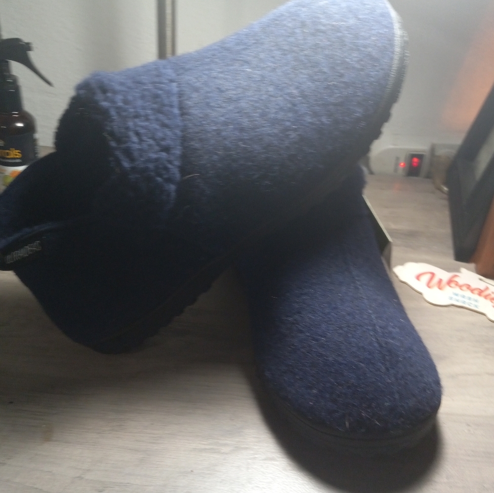 ULTRA IDEAS  Women's slippers. They have a hard botto. Non slip rubber sole